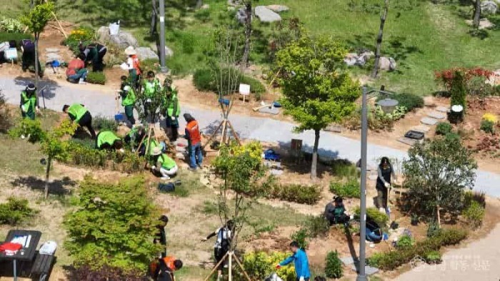 3-1. 광양시, ‘제80회 식목일 기념 나무심기 행사’ 개최 - 산림소득과(작년 행사 사진 1).jpg