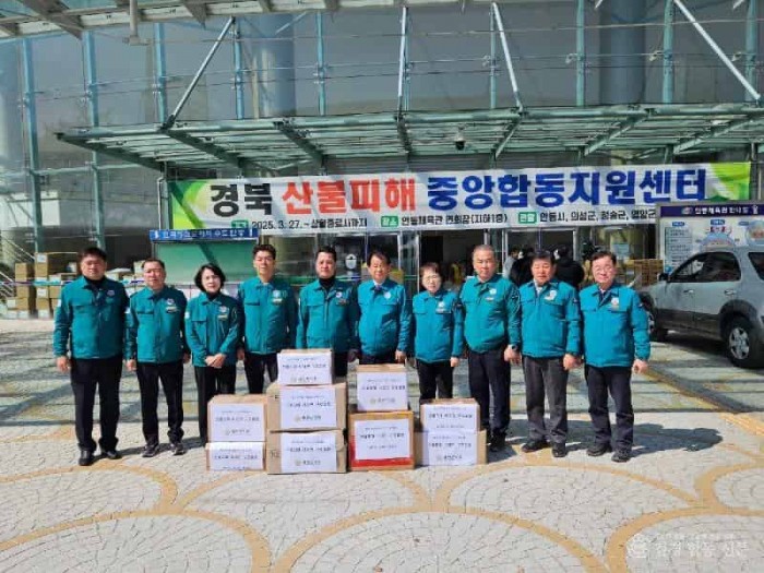 (예천군)예천군의회, 안동 산불 피해 이재민 대피소 찾아 (1).jpg