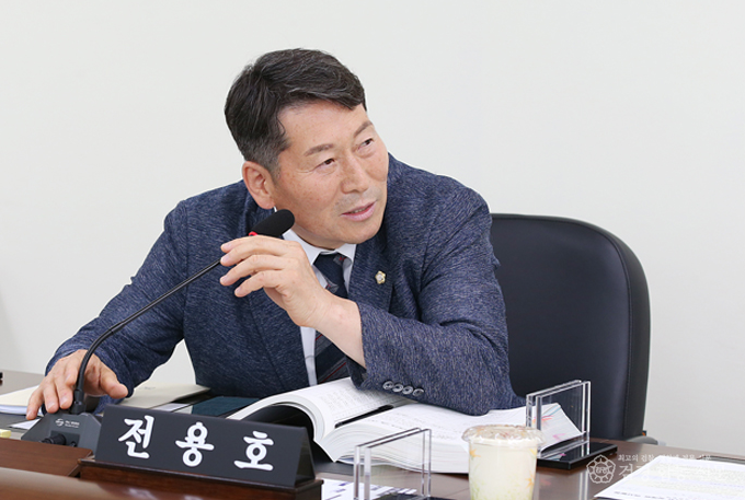 보도자료 사진(남동구의회 전용호 의원, 제1회 추가경정예산안 심사에서 기부채납 성과 격려 및 생활밀착형 예산 반영에 주력).png