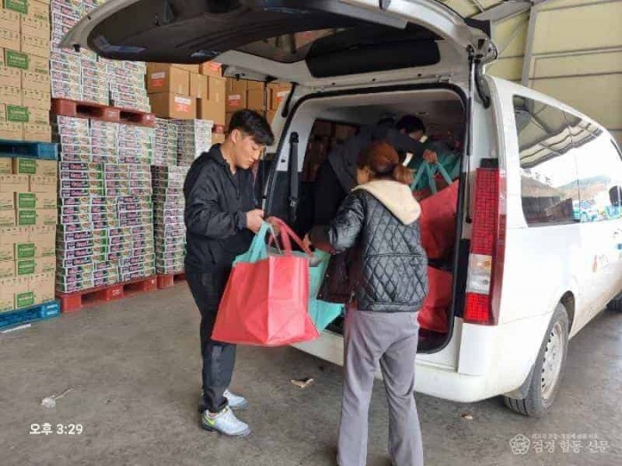 2-3 사진(영양군, 이재민 물품전달 지원 봉사).jpg