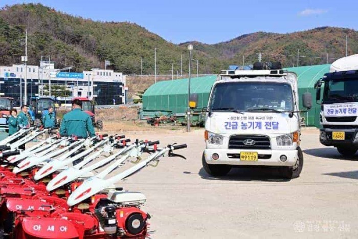 250401보도자료(청송군, 재난발생 지자체 중 최초로 농기계 긴급 지원) (4).JPG