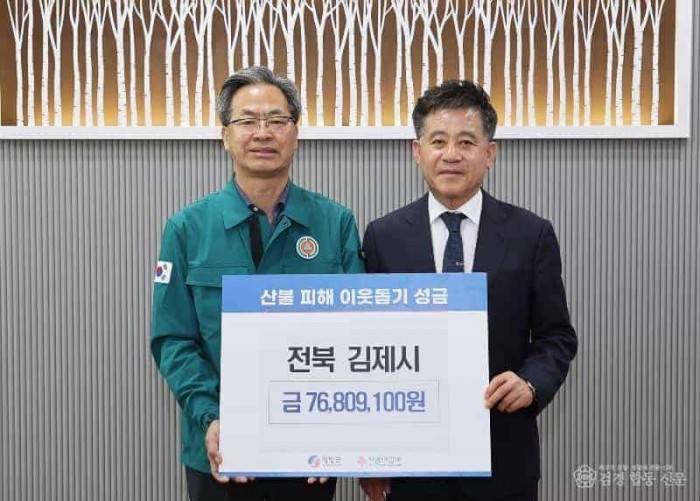 3-2 사진(좌-오도창 영양군수, 우-정성주 김제시장).jpg