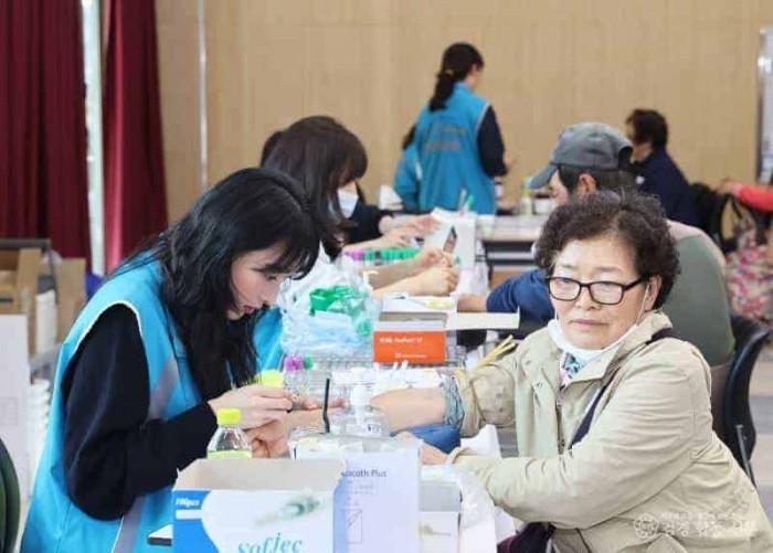 4-2 사진(서울아산병원, 영양군 무료진료).jpg