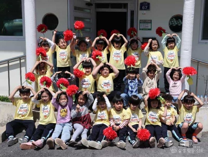 01의성군제공 어린이집 카네이션 전달4 (1).jpg