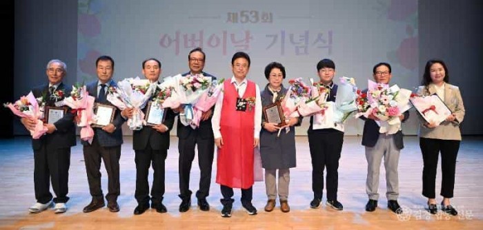 1._제_53회_어버이날_기념식2-2(유공자_표창).jpg