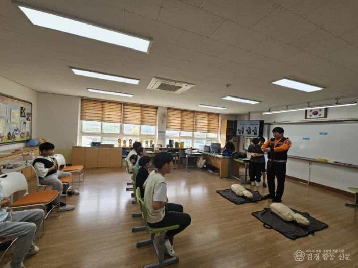 250513-3초등학생 대상 심폐소생술 교육.jpg