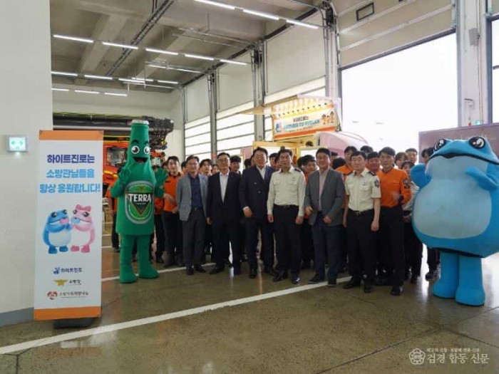 240514-3하이트 진로 후원 「감사의 간식차」 운영.JPG