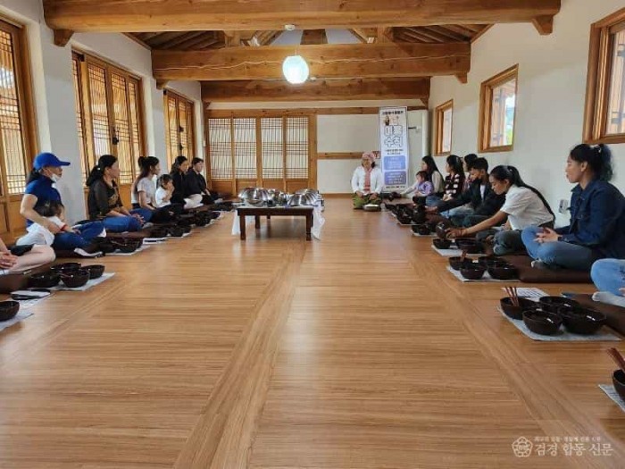 사진2(지방소멸 극복 동참을 위한 문화체험 행사 진행-사찰음식체험).jpg