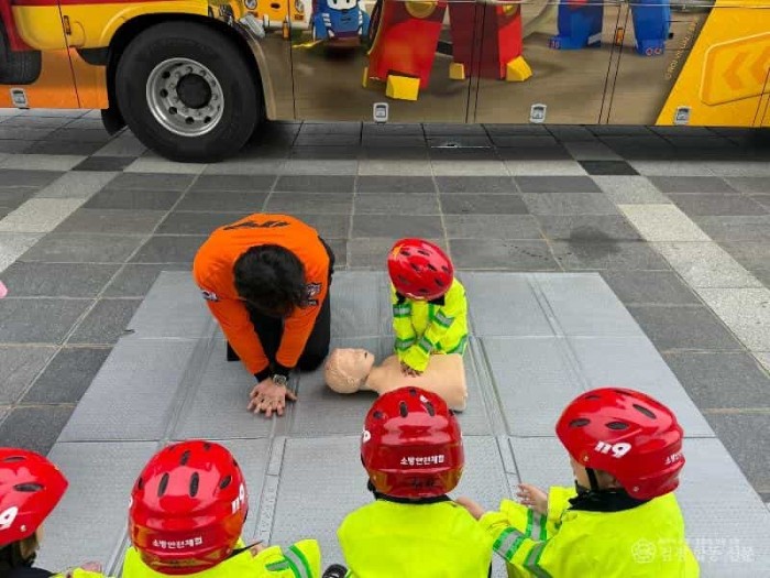 250523-4이동안전체험차량 활용 소방안전교육2.jpg