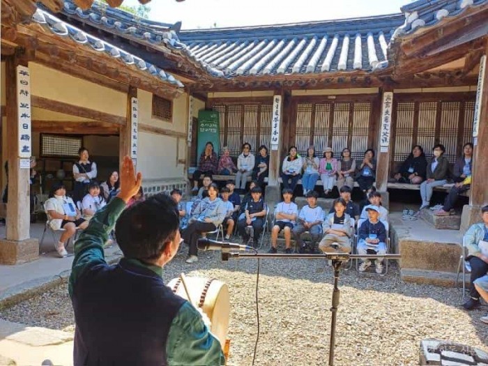 5.추사고택 마당에서 진행된 판소리 공연 모습.JPG