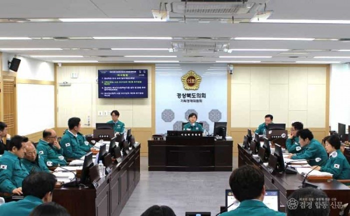 위원회 회의실.jpg