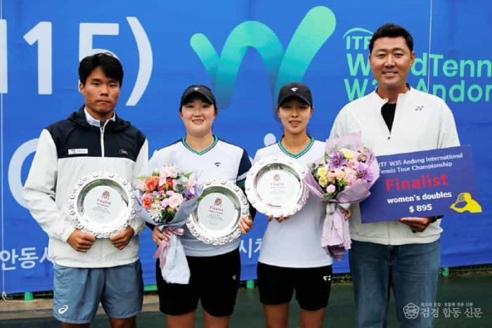 0528 안동시청 테니스경기단  ITF 안동국제테니스대회 남녀 복식 준우승 쾌거 (1)-추석현  김은채  한형주  권용식감독.jpg