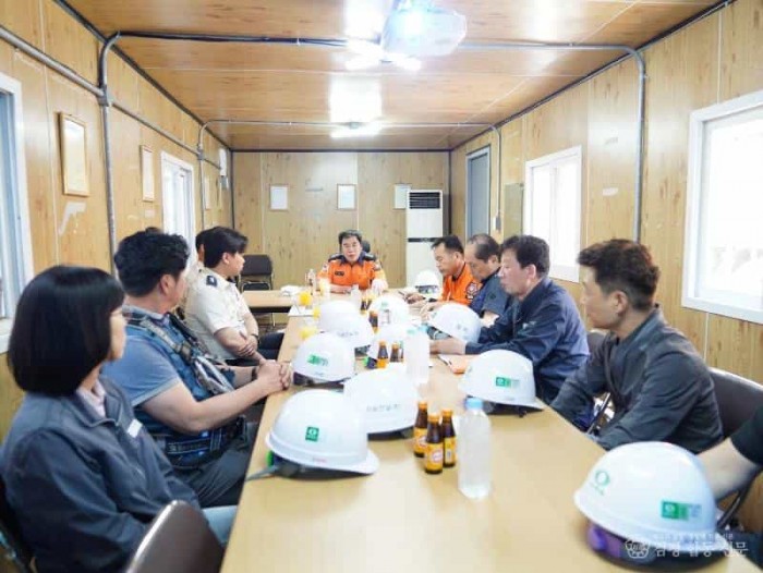 250530-3안병석 의창소방서장, 신축공사장 화재예방을 위한 현장방문.JPG