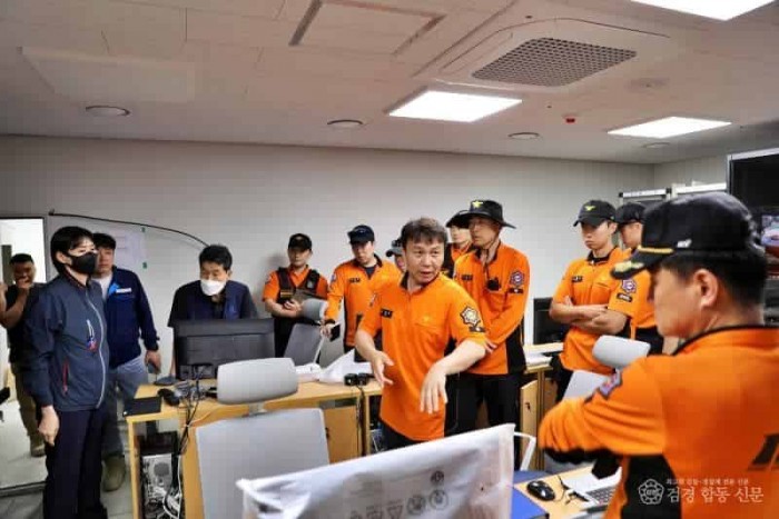 250602-5현동 휴튼 아파트 방재실에서 대책 회의 사진.JPG