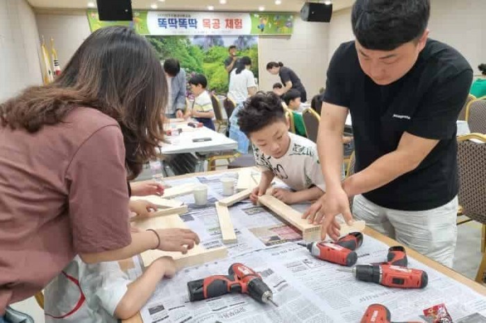 250605보도자료(청송군가족센터 뚝딱뚝딱 행복을 만들어요) (2).jpg