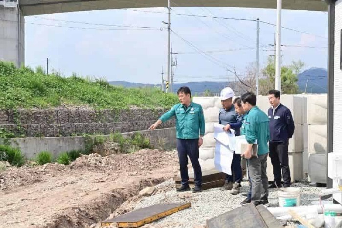 250612보도자료(청송군, 여름철 재난 대비 임시조립주택 및 산사태 위험지역 사전 안전점검 실시) (3).jpg