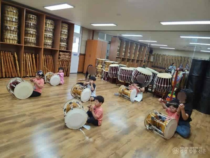 [안동초병설유치원] 유아 국악 체험 참여 사진2.jpg