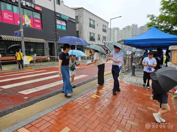 3.경북교육청, ‘안전한 스쿨존 청렴 캠페인’ 실시!(도청 신도시 일대서 청렴 캠페인 실시로 지역사회 청렴 문화 확산)_02.jpg