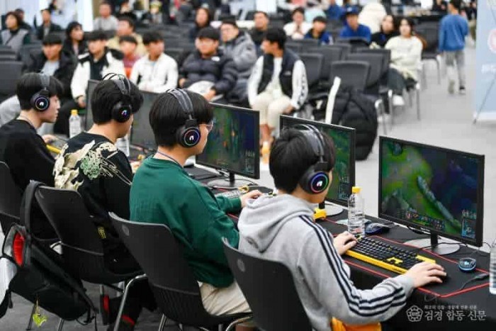 영주-2-3 (참고사진)제1회 영주시장배 아마추어 e스포츠대회 본선 경기모습.jpeg