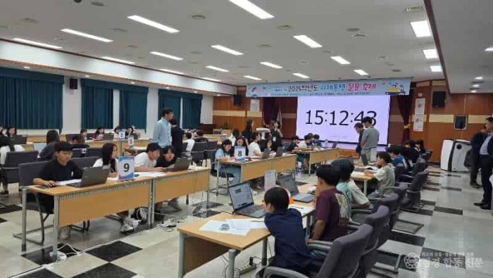 7.경북교육청, 도내 22개 교육지원청에서 ‘ 사제동행 질문 축제’ 성황리 운영 중!!(상주_사제동행 질문 축제 모습)_02.jpg