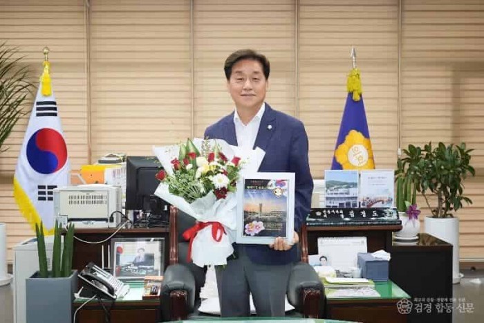 권기윤_문화복지위원장_2025한국사회를빛낸대한민국충효대상_의정부문_보훈단체지원_최우수의정_공로대상_수상 (2).jpg