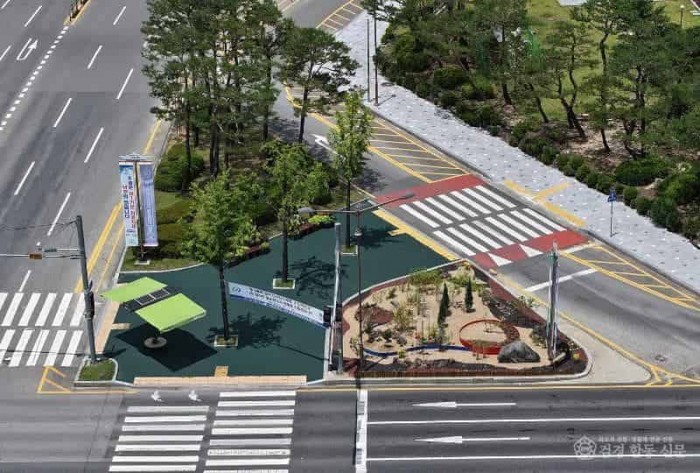 0629 안동시  영호대교 북단 교통섬 정원화 사업 마무리 (1).JPG