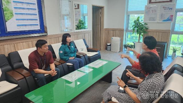 제4거점(순성면행정복지센터) 후원물품 전달 (순성면장 피해복구 지원 면담).jpg