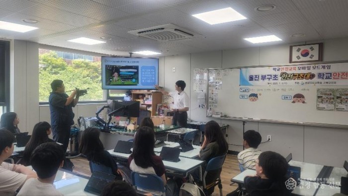 2.경북교육청, 울진부구초등학교에서 ‘K-Edu 안전구조대’ 활용 안전교육 실시(저는 우리 학교 안전구조대원입니다!)(안전교육 영상 촬영 모습)_02.jpg
