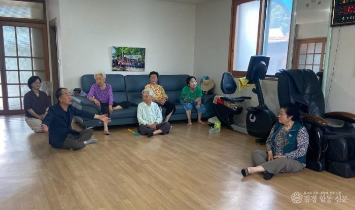 경산시 - 용성면장, 폭염대비 관내 경로당 방문 어르신 안부 확인.jpg