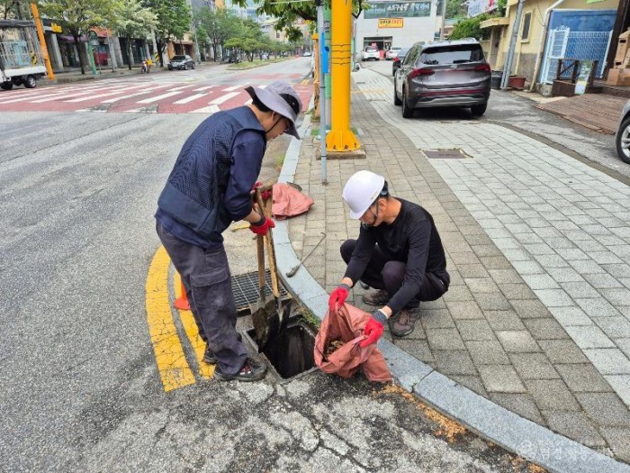 김천시, 여름철 도시 침수 방지 위한 공공하수시설물 일제 점검-상하수도과(사진2).jpg