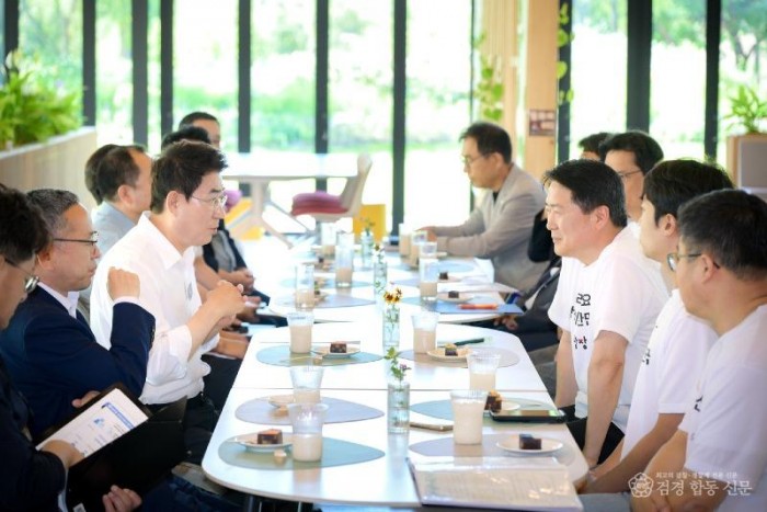 9일, 정원워케이션센터에서 노관규 순천시장이 국정기획위원회에 미래전략사업을 건의하고 있다.jpg