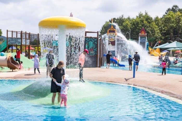 (예천군)한천 및 패밀리파크 어린이 물놀이장 개장 (1)-패밀리파크.jpg