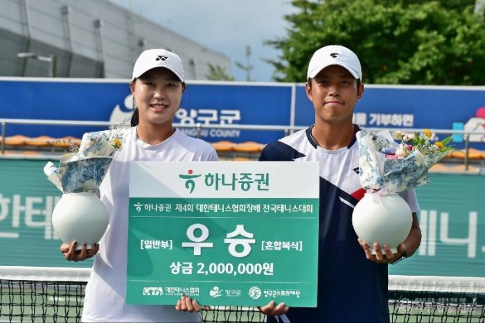 0710 안동시청 테니스선수단  대한테니스협회장배 혼합복식 우승 포함 전원 메달 획득 (2)-좌 오정하  우 이영석.jpg