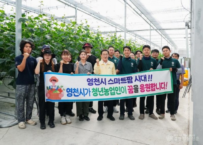 2 [사진] 영천시, ‘지역특화 임대형 스마트팜’ 오이 첫 수확 시작! (2).jpg