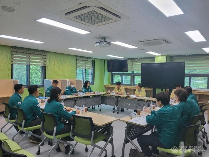 2.경북교육청, 청송여고 산불 피해 현장점검 및 재난 대응 회의 개최(교육부와 함께 집중호우 대비 및 복구 상황 점검...학생 안전_학습권 보호 최우선)_01.jpg