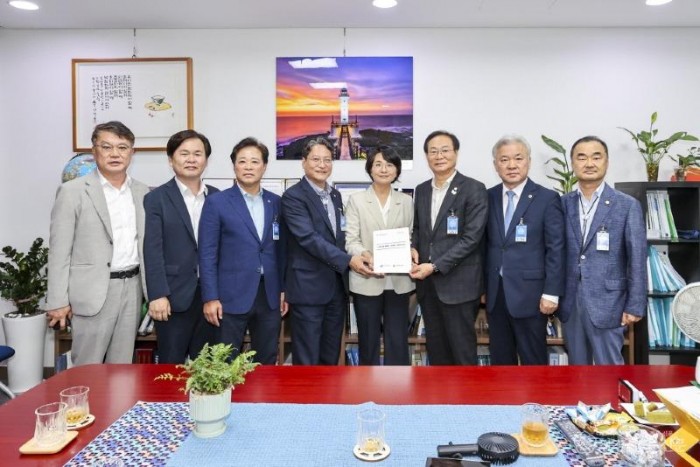 2025.07.16 경상북도의회 산불대책특별위원회 국회방문(보도자료).JPG