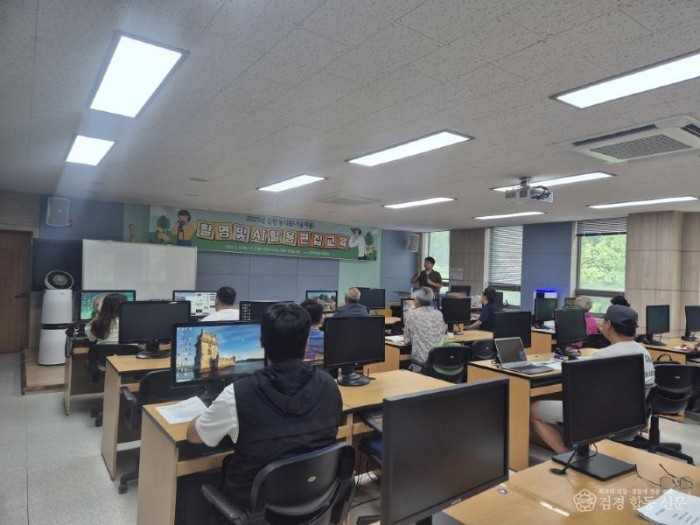 AI 디지털 감성 ON! 김천 농식품, 콘텐츠로 통해요-농식품유통과(사진6_수업모습1).jpg