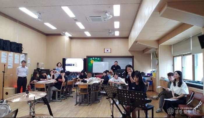 4.경북교육청, ‘수업 나눔을 통한 수업 혁신’ 예비수업선도교사 연구수업 나눔 실시(질문이 넘치는 교실! 초등 수업 나눔으로 더욱 풍성하게!)(구미 오태초등학교 수업 나눔 모습)_01.jpg