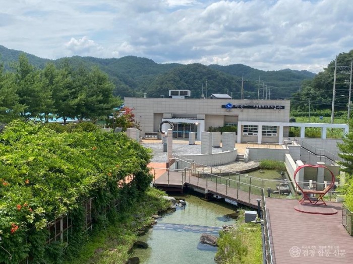2.민물고기생태체험관.jpeg