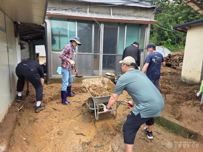 250721-1경남도청직원 400명 주말반납하고 현장복구 투입2.jpg