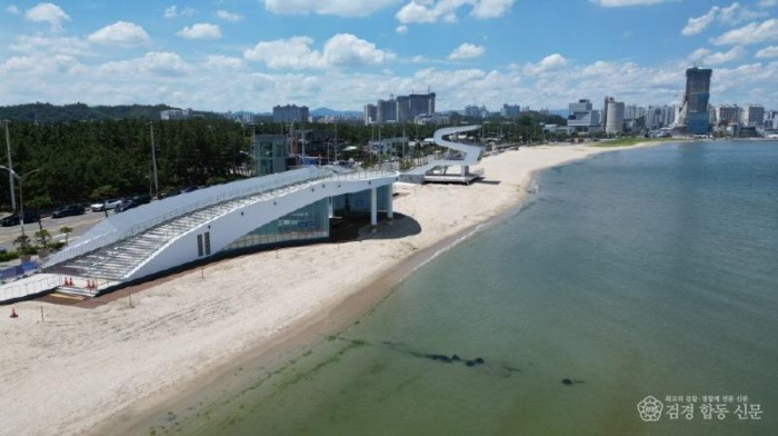 250721 본격 피서철 앞둔 포항시 해수욕장, 다양한 축제·문화 행사로 ‘활기’.JPG