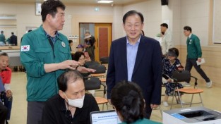 5-1. 소비쿠폰 현장방문 격려.jpg