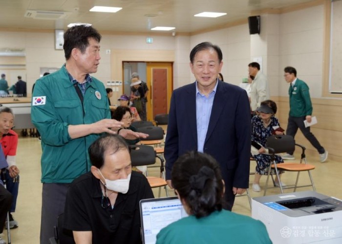 5-1. 소비쿠폰 현장방문 격려.jpg