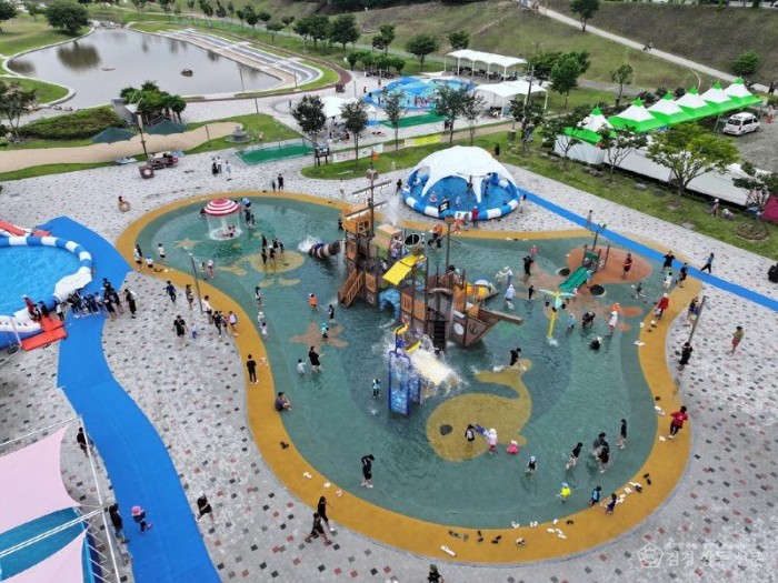 0723 도심 속 피서지 낙동강변 야외 물놀이장 본격 운영 (2) (1).JPG
