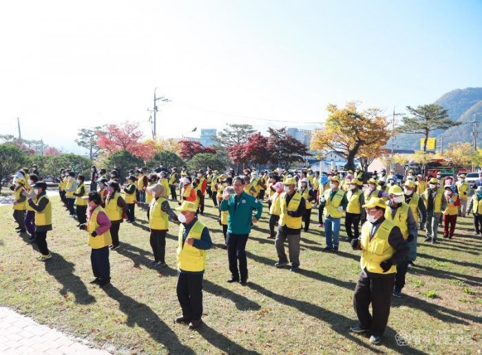 1-6 사진(노인일자리 군민건강체조).jpg