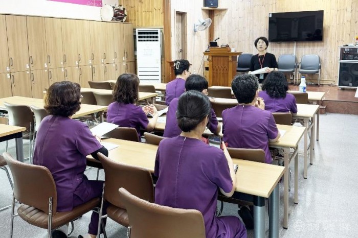 250724보도자료(청송군, 사회복지시설 대상 찾아가는 식중독 예방교육 실시) (1).jpg