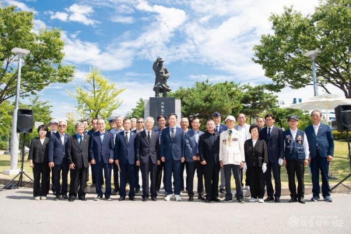 [복지정책과]구미시  장진홍 의사 95주기 추모식 엄숙히 거행(단체사진).jpg