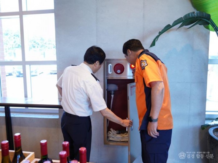 250731-3안병석 의창소방서장, 여름 휴가철 대비 다중이용시설 현장지도.JPG