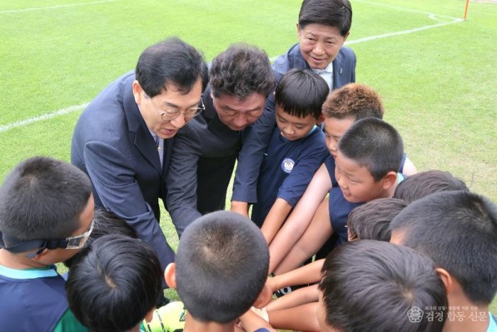 보도자료_주낙영 시장 화랑대기 유소년 축구대회 현장 방문_01.jpg