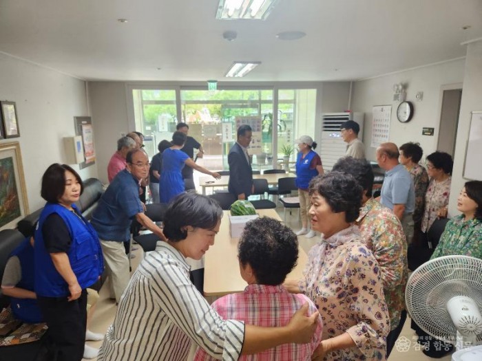 율곡동 바르게살기협의회, 말복 ‘관내 경로당 방문’-율곡동(사진2).jpg